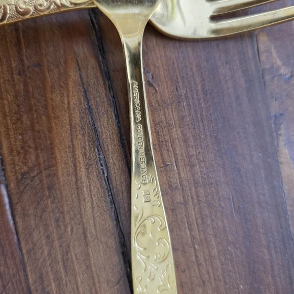 Vintage Americana Golden Heritage flatware pattern, also known as Golden Scroll - Picture 2 of 2